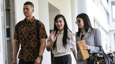Diperiksa Kejagung, Sandra Dewi Datang Kenakan Pakaian Sederhana dan Tebar Senyum Sumringah: Doain Ya