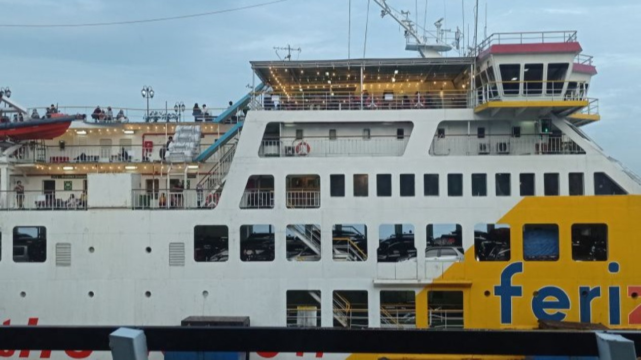 Info Mudik, ASDP Merak Mulai Operasikan Kapal Besar Berkapasitas 10 Ribu Penumpang
            - galeri foto