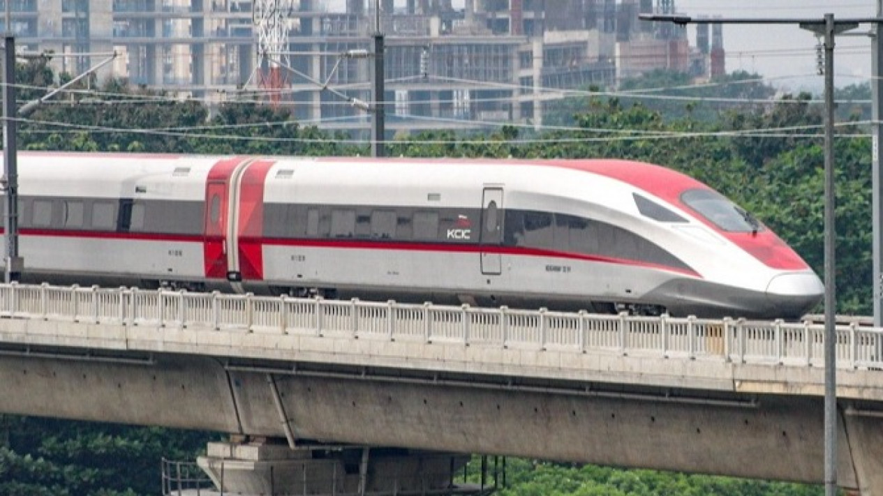 Direspons Jokowi, Kereta Cepat Trans Borneo yang Melintasi 3 Negara di Kalimantan Investasinya Capai Rp1.115 Triliun: Hubungkan Brunei ke IKN
            - galeri foto