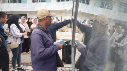 Masyarakat Antusias Tukar Uang Baru di Pelabuhan Merak