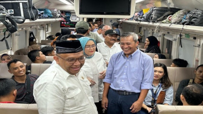 Wamenaker Lepas Keberangkatan Mudik Gratis 500 Karyawan PT Pamapersada di Stasiun Pasar Senen