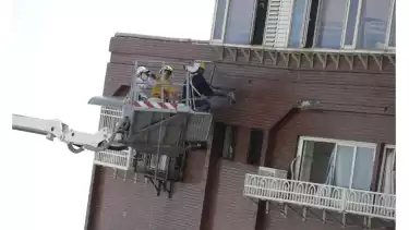 Petugas penyelamat di Hualien, Taiwan.