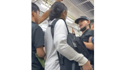 Viral! Video Wanita Melabrak Pria Diduga Menggesek-gesek Anunya di KRL, Pelaku: Apaan Sih Orang Pegang-Pegang Doang