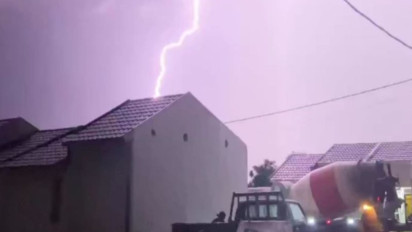 Waspada! BMKG Ungkap Hujan Petir Guyur Sebagian Kota Besar di Indonesia