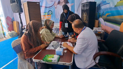 Kelelahan Perjalanan Jauh, Pemudik Manfaatkan Pos Kesehatan di Rest Area Tol Semarang-Solo