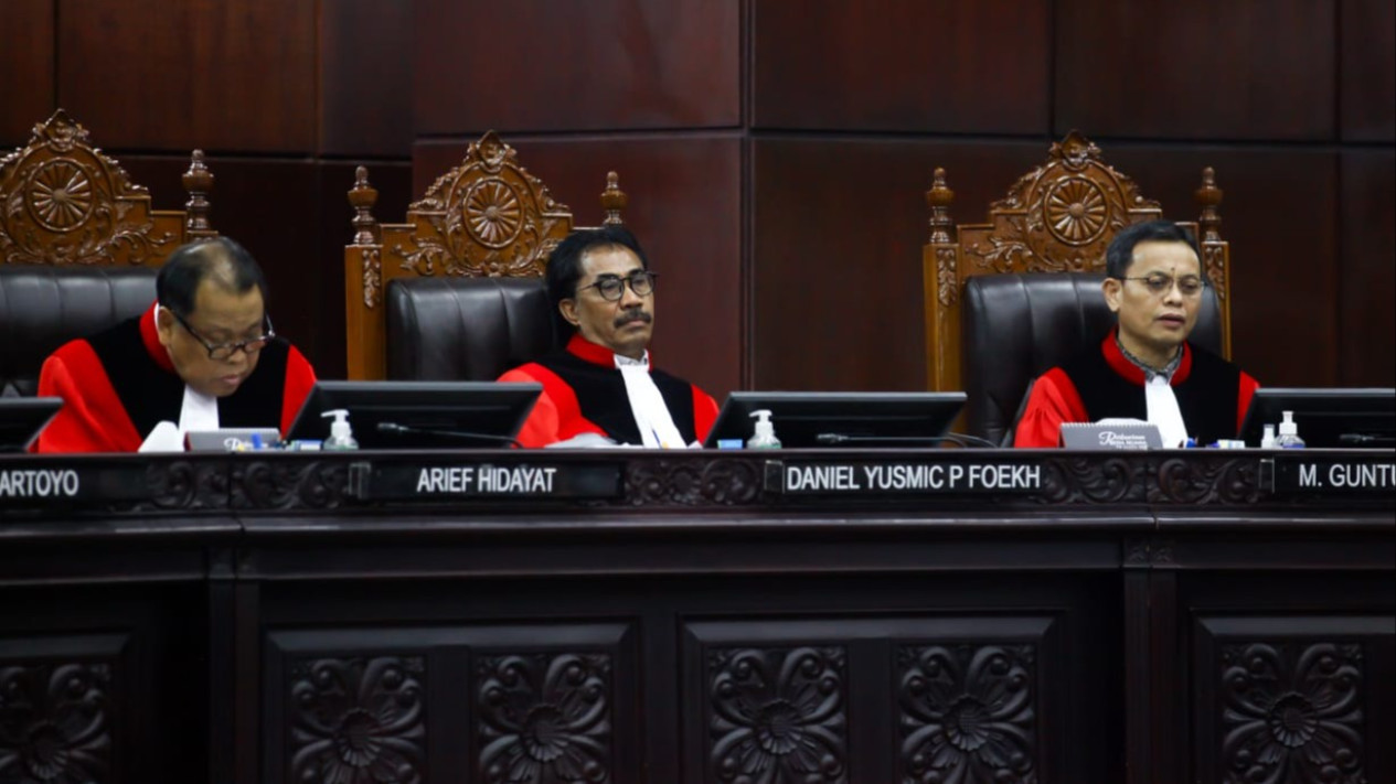 Ternyata Ini Alasan MK Enggan Sumpah Empat Menteri Kabinet Jokowi Saat Beri Kesaksian Sidang Sengketa Pilpres 2024
            - galeri foto