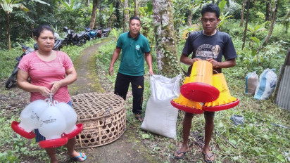 Kemensos Beri Bantuan Ternak Bebek Untuk Menopang Biaya Perawatan Dua Anak Disabilitas
