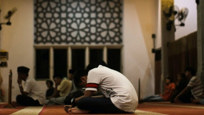 Ingin Mendapatkan Lailatul Qadar? Ikuti Pedoman Itikaf Ustaz Adi Hidayat Berikut Ini