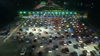 Info Mudik : H-4 Idul Fitri 2024 Volume Kendaraan Terus Meningkat, Polisi Berlakukan Contra Flow di Ruas Tol Jakarta-Cikampek