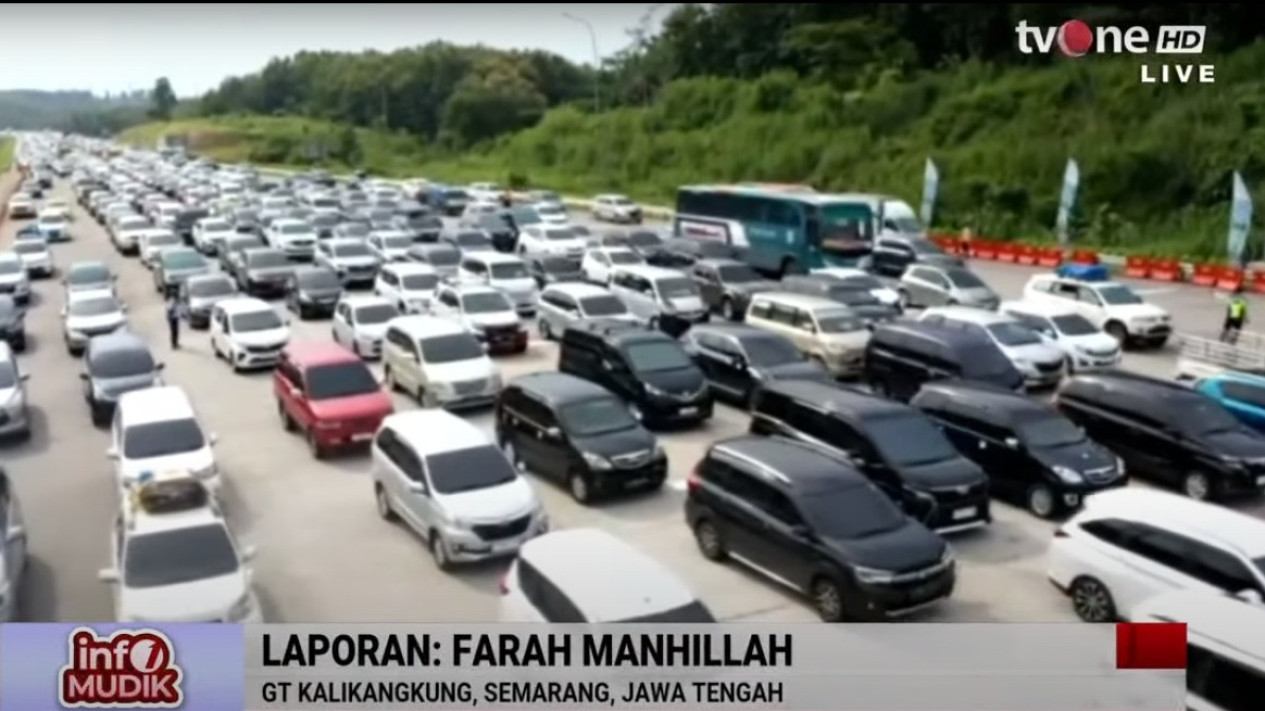 Info Mudik, H-3 Lebaran, 2.900 Kendaraan Per Jam Menuju Jawa Tengah Lewat Kalikangkung Semarang
            - galeri foto