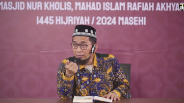 Kentut Saat Shalat Berjamaah, Harus Keluar Lewati Makmum Lain atau Tunggu Shalat Selesai? Kata Ustaz Adi Hidayat...
