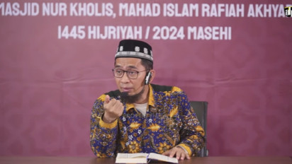 Kentut Saat Shalat Berjamaah, Harus Keluar Lewati Makmum Lain atau Tunggu Shalat Selesai? Kata Ustaz Adi Hidayat...