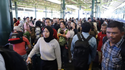 Berita Foto: Stasiun Gambir Jakarta Masih Dipenuhi Pemudik
