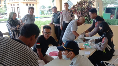 Sopir Angkutan Mudik di Kendari Jalani Tes Urine Jelang Aktifitas Mudik