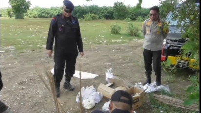 Ribuan Petasan dan Bahan Peledak yang Dirazia Polisi Bangkalan, Madura, Dimusnahkan oleh Tim Gegana Polda Jatim