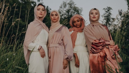 Ustaz Adi Hidayat: Sunnah Nabi SAW Kenakan Pakaian Terbaik saat di Hari Raya, Ini Hadisnya