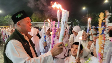 Pawai Obor dan Takbiran Ramaikan Malam Lebaran di Masjid Istiqlal