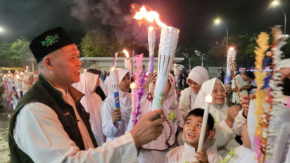 Pawai Obor dan Takbiran Ramaikan Malam Lebaran di Masjid Istiqlal