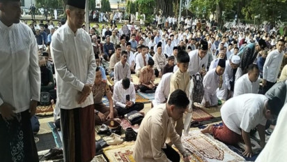 Gibran Hadiri Salat Idul Fitri di Balai Kota Surakarta