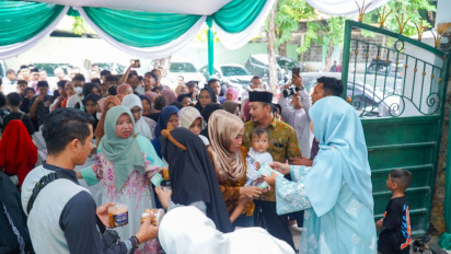 Ribuan Warga Hangatkan Open House di Kediaman Khofifah, Pererat Silaturahmi dan Kuatkan Hablumminannas