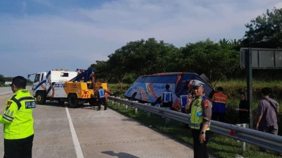 Bus Rosalia Indah Alami Kecelakaan Tunggal di Tol Semarang-Batang Sebabkan 7 Orang Meninggal dan 15 Luka-luka, Polisi Sebut Sopir Mengantuk