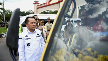 Pj Gubernur Agus Fatoni Stop Angkutan Truk Penyebab Kemacetan yang Melintas di Jalan Palembang - Betung