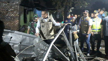 Pj Gubernur Agus Fatoni Tinjau Lokasi dan Berikan Bantuan kepada Korban Kebakaran