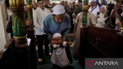Batumbang Apam, Kegembiraan Anak Menaiki Tangga Masjid, Tradisi Saat Idul Fitri Warga Banjar yang Tetap Lestari