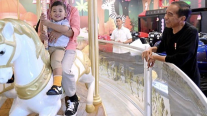 Libur Lebaran, Presiden Jokowi Temani Cucu-cucunya Bermain di Mall
