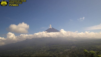 Kembali Erupsi, Gunung Semeru Semburkan Abu Tebal Setinggi 800 Meter