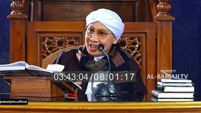 Jangan Sembarangan Baca Al Fatihah saat Salat Berjamaah, Hubungan Suami Istri saat Idul Fitri Boleh? Buya Yahya Tegaskan...