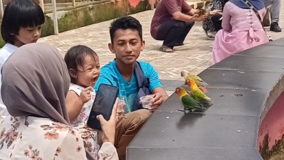 Serunya Berkunjung dan Berinteraksi dengan Aneka Binatang di Palembang Bird Park