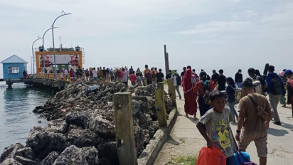 Ratusan Pemudik Arus Balik Mulai Memadati Pelabuhan Penyebrangan Lintas Kabupaten