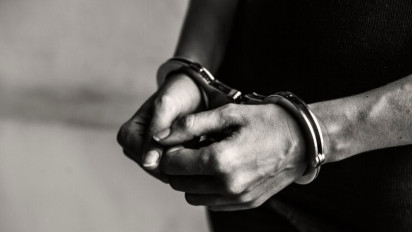 Viral! Pukuli Warga di Bali saat Mabuk, Bule Australia Dikunci di Dalam Minimarket oleh Security