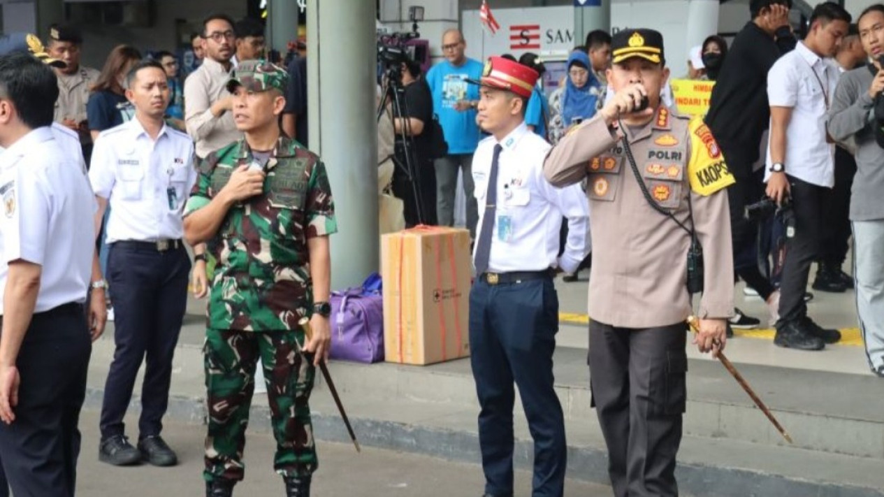 Heboh! Pria Tewas di dalam Freezer Mobil Pengangkut Es Krim, Polisi Beberkan Penyebabnya
            - galeri foto