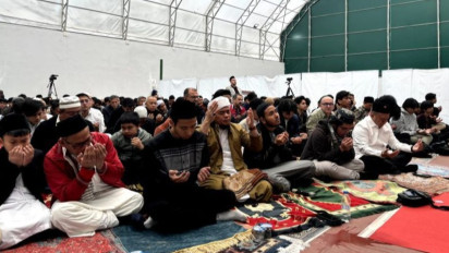 Menikmati Soto Konro di Wisma Dubes Saat Halal Bihalal WNI di Turki