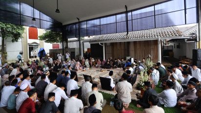Penuh Rindu di Hari Lebaran, Ratusan Warga Serbu Open House Bupati Ipuk