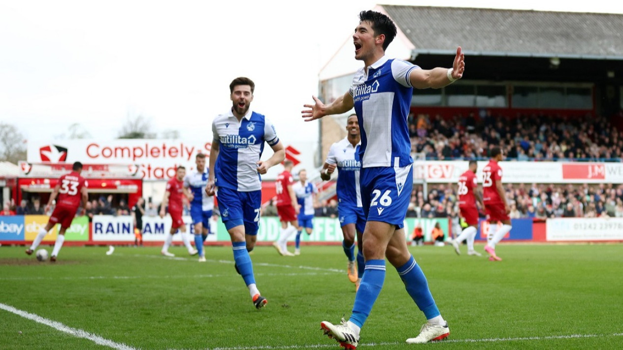 Kisah Pemain Timnas Indonesia Elkan Baggott Disia-siakan Cheltenham Town, Kini Balas Dendam hingga Berpotensi Jadi Penyebab Degradasi
            - galeri foto