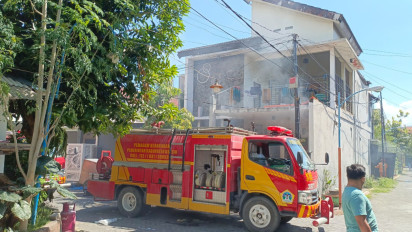 Terdengar Ledakan, Papa Cookies di Gresik Terbakar, 10 Orang Alami Luka Bakar Dilarikan ke Rumah Sakit