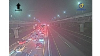 Minggu Malam, Tol Cikampek Arah Jakarta macet 32 Kilometer! Simak Informasinya