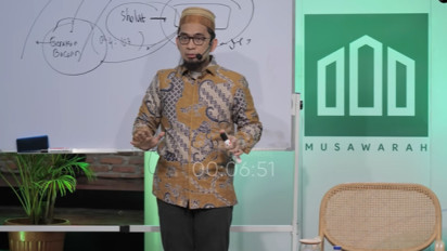 Shalat Bacanya Al Ikhlas Terus, Memangnya Boleh? Ternyata Kata Ustaz Adi Hidayat Bukan Berarti...