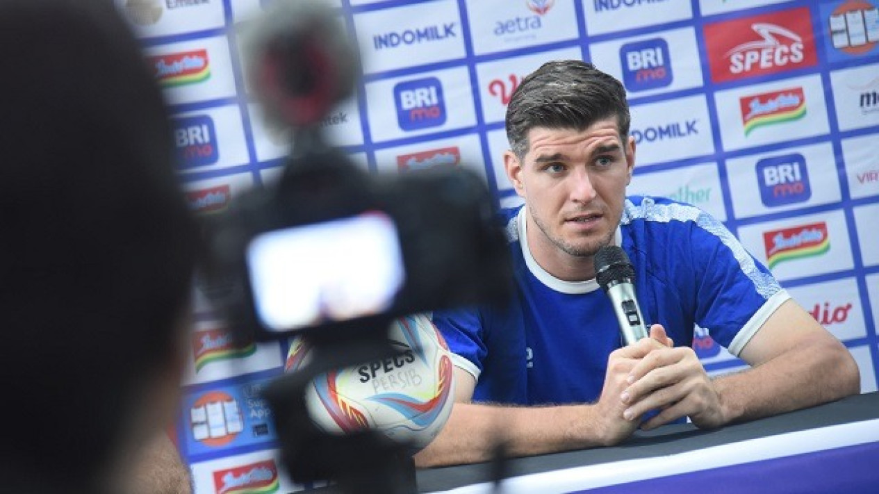 Nick Kuipers Bicara Terus Terang soal Penyebab Persib Bandung Gagal Menang atas Persita Tangerang
            - galeri foto