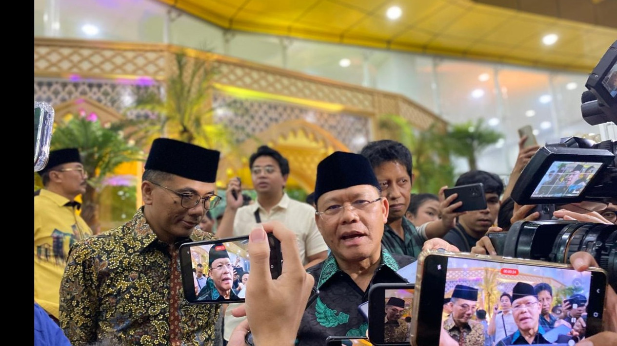 Khianati Ganjar-Mahfud ?, PPP Beri Sinyal Gabung Koalisi Pemerintahan Prabowo-Gibran
            - galeri foto
