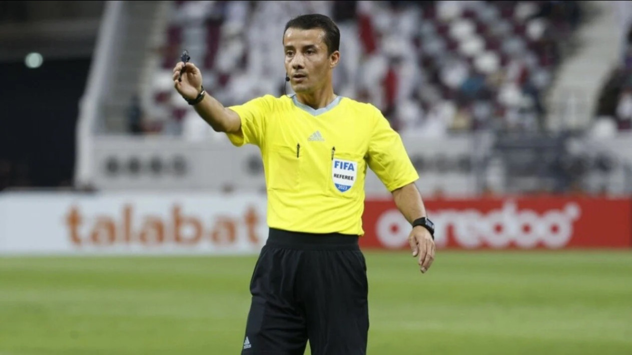 Beda Kisah Timnas Indonesia di Tangan Wasit asal Tajikistan Nasrullo Kabirov
            - galeri foto