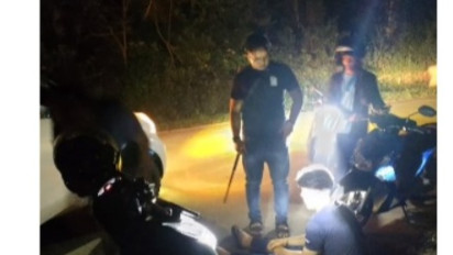 Viral! Polisi Pergoki Sejoli Keluar dari Semak-Semak di Tempat Gelap, Ternyata Mau Bikin Kuburan, Astaghfirullah