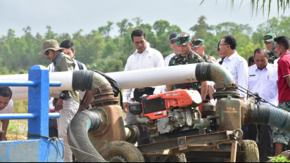 Hari Pertama Kerja, Mentan Amran Tinjau Lahan Pertanian di Merauke Papua Selatan