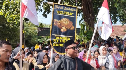 Meriah, Tradisi Kirab Bulusan di Kudus Diramaikan 200 Pedagang Kaki Lima