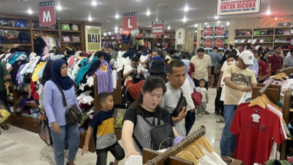 Ada Bagi - Bagi THR Saat Lebaran, Indeks Penjualan Riil Maret 2024 Diperkirakan Tumbuh Melambat Hanya 3,5 Persen