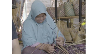 Rumput Purun Disulap Nasabah PNM Jadi Tas Cantik