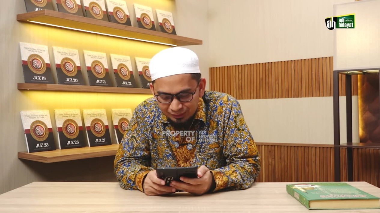 Ustaz Adi Hidayat Kaget Hasil Terjemahan Salah Satu Ayat Surah An-Naas di Google: Kok Begitu Terjemahannya? yang Benar Kan...
            - galeri foto